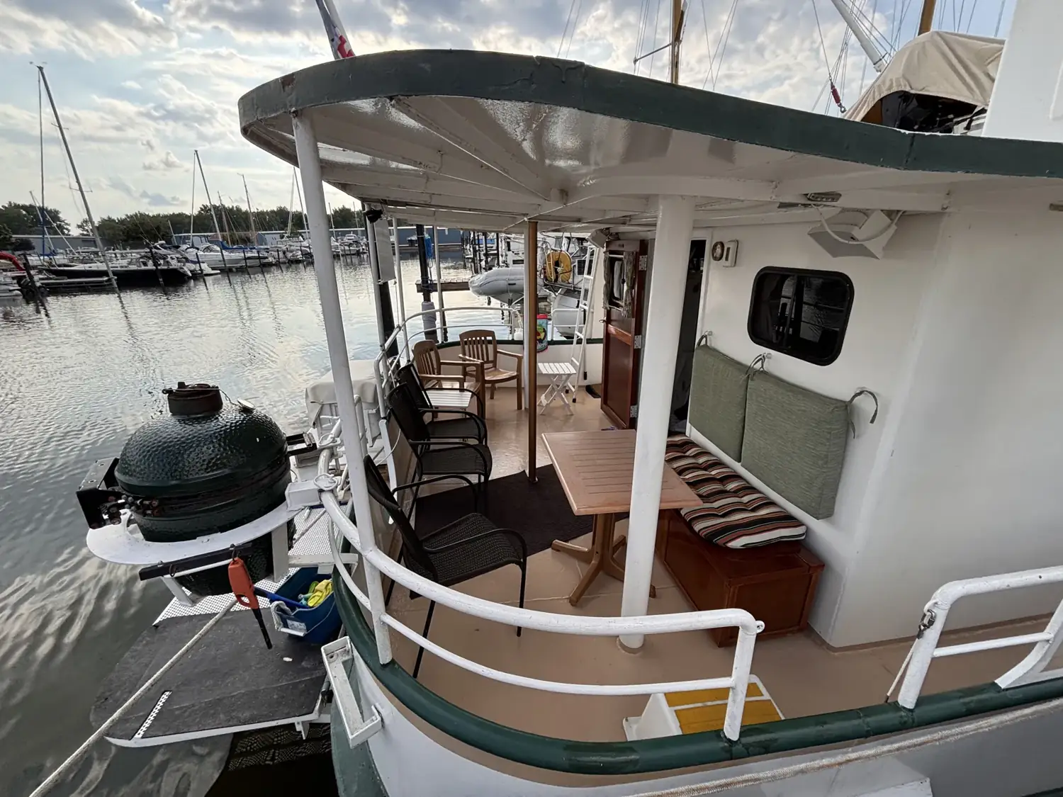 Covered aft deck with dining table and Big Green Egg at the rail