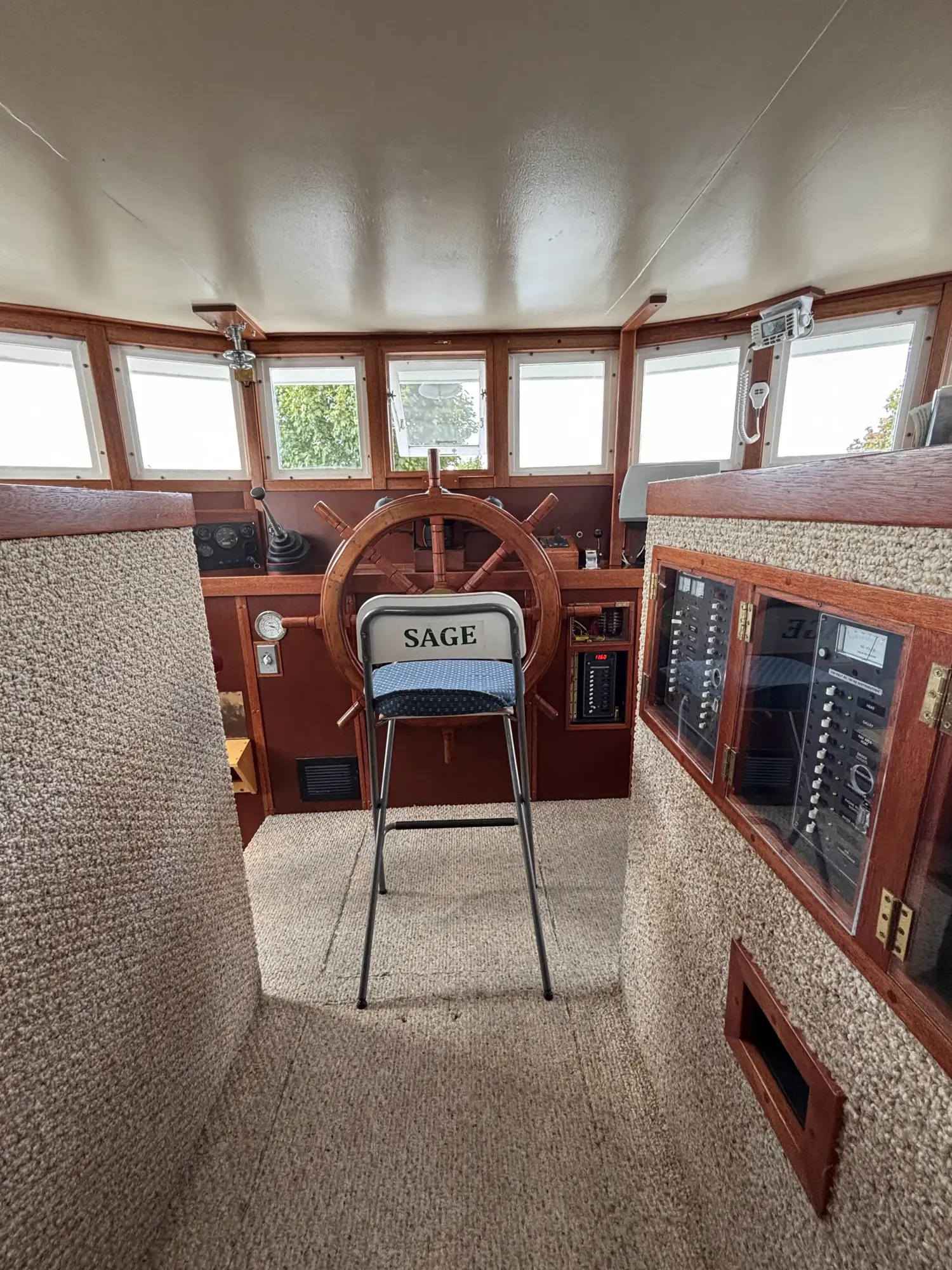 Pilothouse with helm chair and wrap-around glass windows
